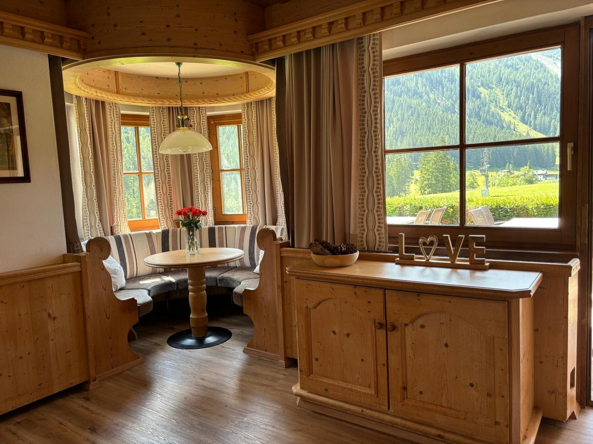 Deluxe Apartment mit Balkon und 2 Schlafzimmern